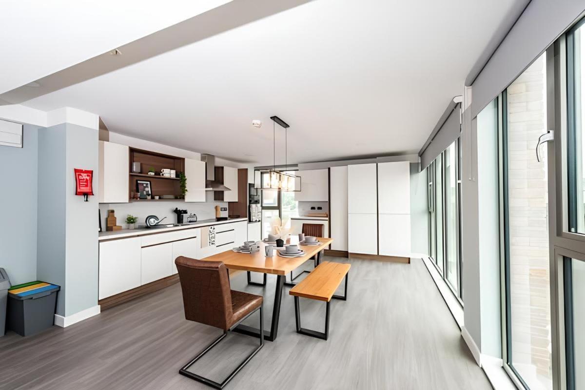 Cushy And At Nelson Place For Students Only Apartment